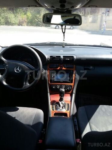 Mercedes C 220 2001, 302,000 km - 2.2 l - Bakı