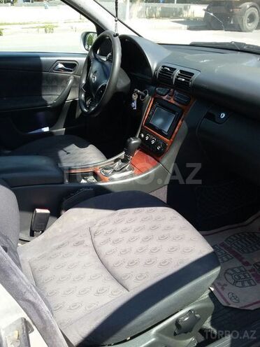Mercedes C 220 2001, 302,000 km - 2.2 l - Bakı