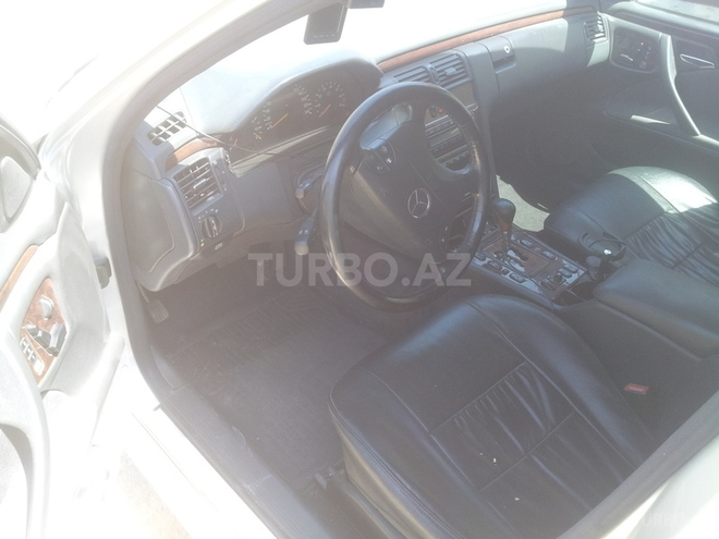 Mercedes E 240 2000, 255,000 km - 2.4 l - Bakı