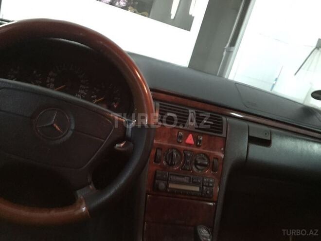 Mercedes E 200 1998, 265,000 km - 2.0 л - Bakı