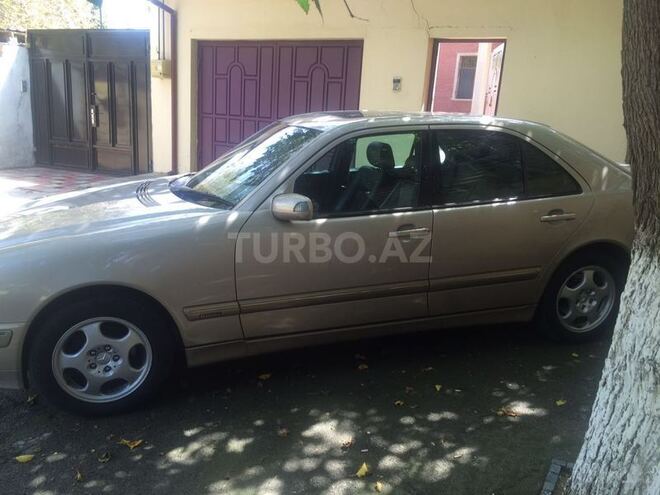 Mercedes E 240 2001, 227,000 km - 2.6 l - Bakı