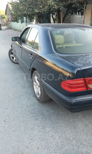 Mercedes  1996, 328,000 km - 2.0 l - Zaqatala