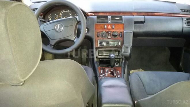 Mercedes E 200 1999, 263,000 km - 2.0 l - Bakı
