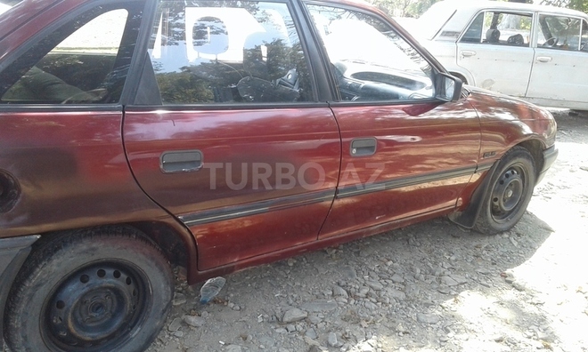 Opel Astra 1992, 330,000 km - 0.2 l - Oğuz