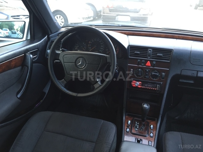 Mercedes C 220 2000, 380,000 km - 2.2 l - Bakı