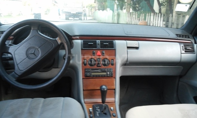 Mercedes E 200 1996, 328,000 km - 2.0 l - Zaqatala