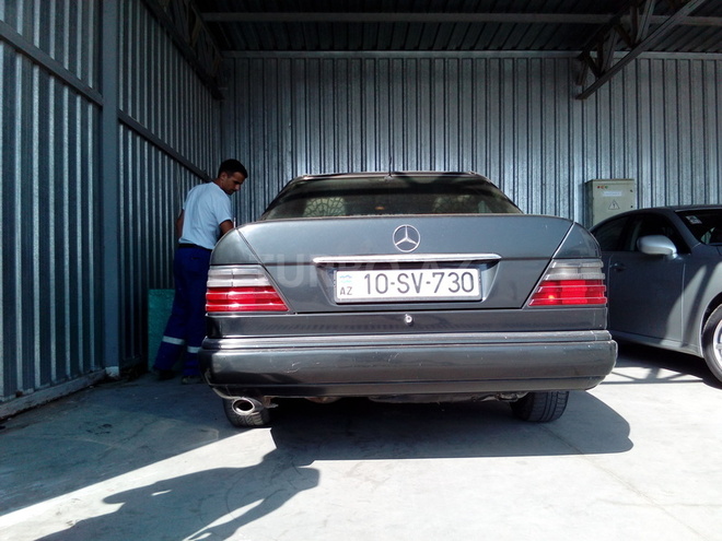 Mercedes E 230 1991, 264,000 km - 2.3 l - Bakı