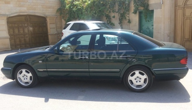 Mercedes E 230 1997, 290,000 km - 2.3 l - Bakı