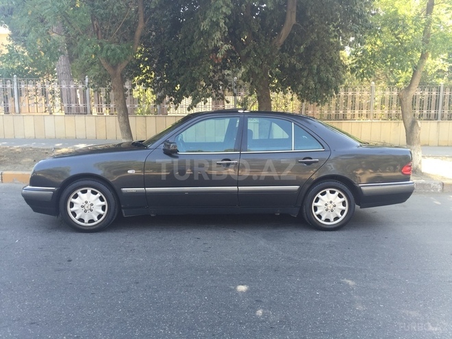 Mercedes E 230 1995, 250,000 km - 2.3 л - Bakı