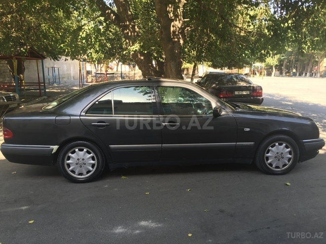 Mercedes E 230 1995, 250,000 km - 2.3 л - Bakı