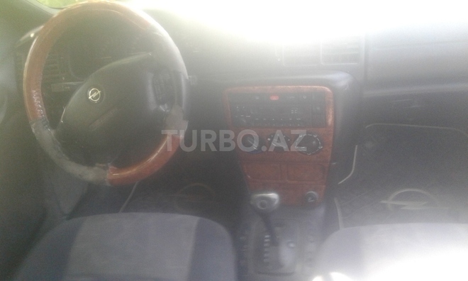 Opel Vectra 1996, 289,000 km - 2.0 l - Salyan