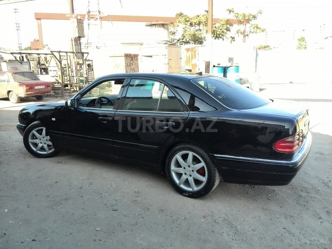 Mercedes E 230 1997, 419,000 km - 2.3 l - Sumqayıt