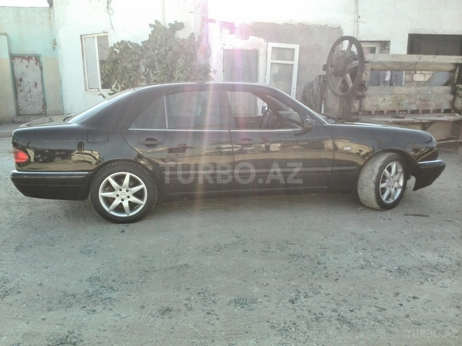 Mercedes E 230 1997, 419,000 km - 2.3 l - Sumqayıt