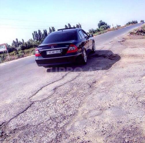Mercedes E 320 2006, 220,000 km - 3.2 l - Bakı