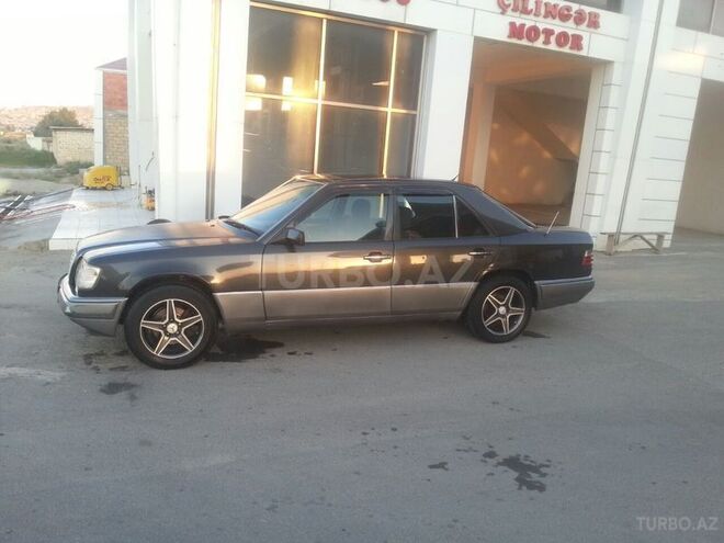 Mercedes E 220 1994, 403,000 km - 2.2 l - Bakı