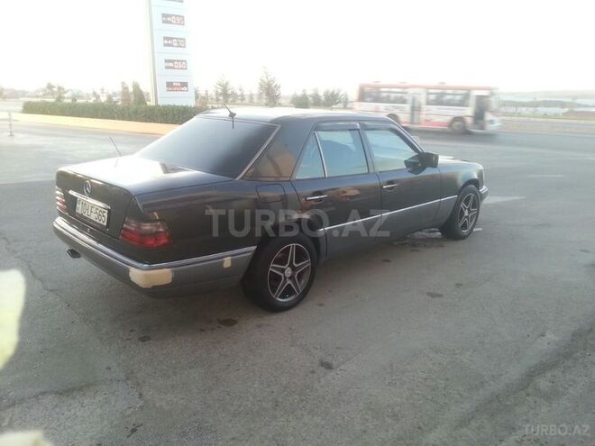 Mercedes E 220 1994, 403,000 km - 2.2 l - Bakı
