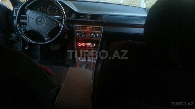 Mercedes E 220 1994, 403,000 km - 2.2 l - Bakı