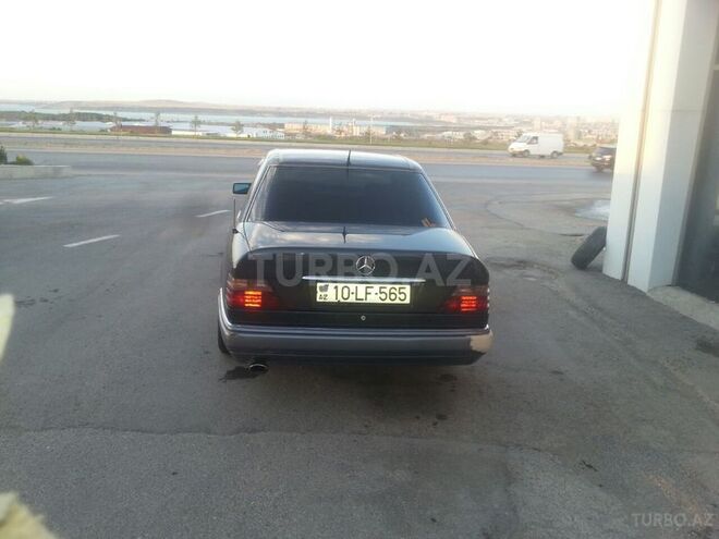 Mercedes E 220 1994, 403,000 km - 2.2 l - Bakı