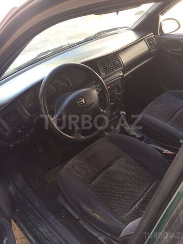 Opel Vectra 1996, 220,000 km - 1.8 l - Sumqayıt