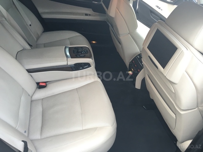 BMW 750 2011, 89,300 km - 4.4 л - Bakı
