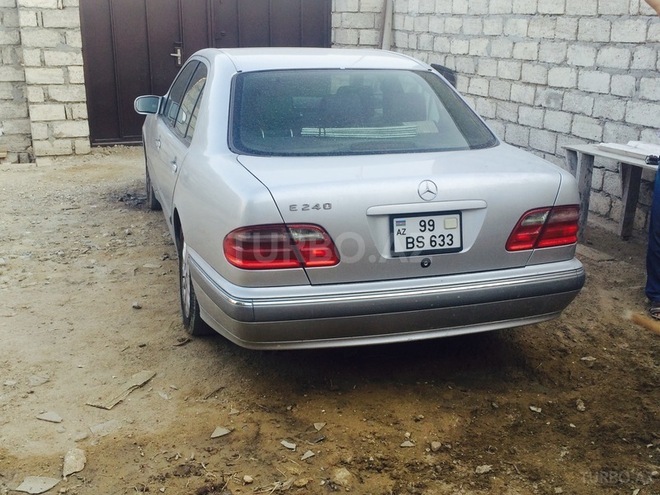 Mercedes E 240 2001, 156,000 km - 2.4 л - Bakı