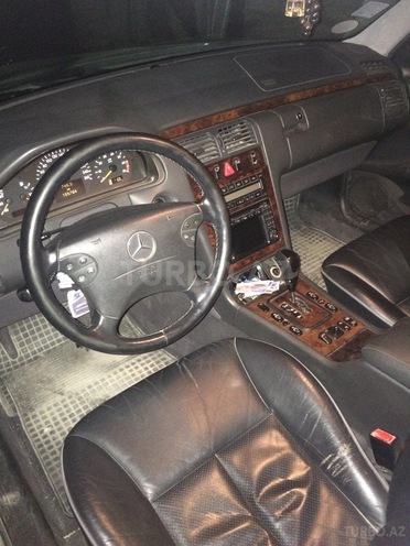Mercedes E 240 2001, 156,000 km - 2.4 л - Bakı