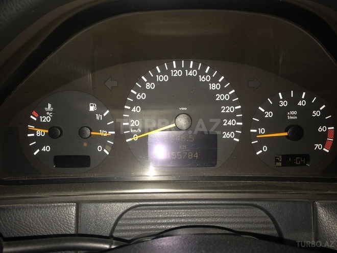 Mercedes E 240 2001, 156,000 km - 2.4 л - Bakı