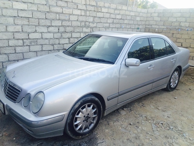 Mercedes E 240 2001, 156,000 km - 2.4 л - Bakı