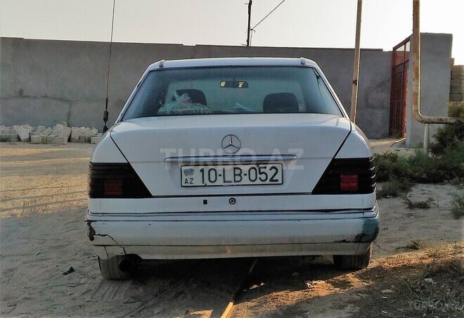 Mercedes E 250 1994, 420,000 km - 2.5 l - Bakı