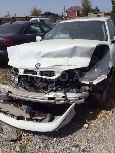 BMW 525 2002, 137,000 km - 2.5 л - Bakı