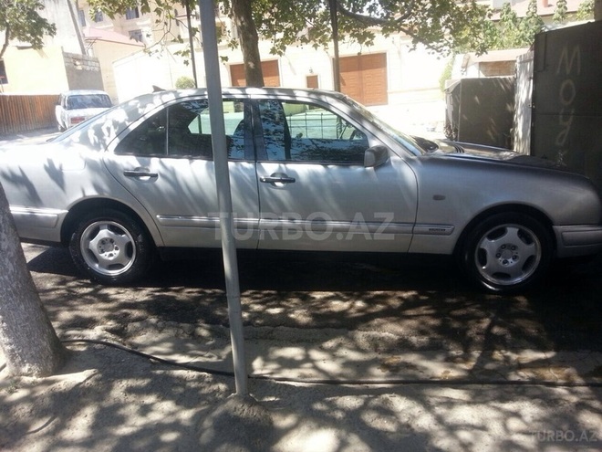 Mercedes E 230 1995, 395,000 km - 2.3 l - Bakı