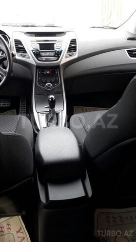 Hyundai Elantra 2014, 18,000 km - 1.8 l - Quba