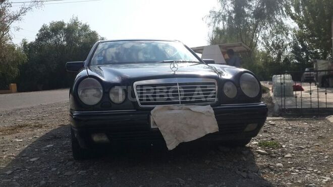 Mercedes E 280 1999, 241,100 km - 0.3 l - Bərdə