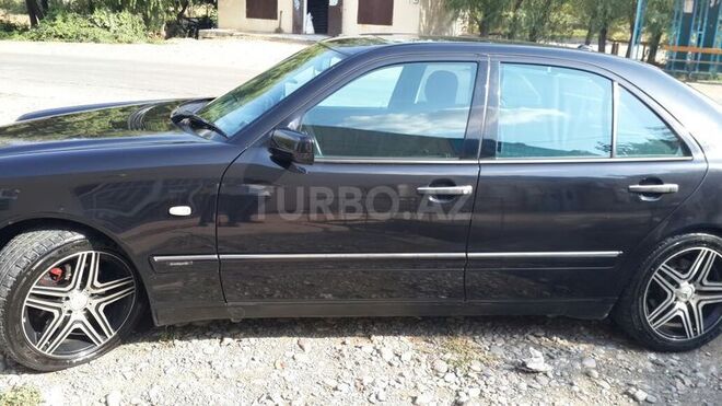 Mercedes E 280 1999, 241,100 km - 0.3 l - Bərdə