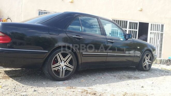 Mercedes E 280 1999, 241,100 km - 0.3 l - Bərdə