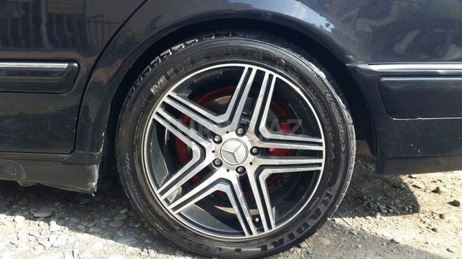 Mercedes E 280 1999, 241,100 km - 0.3 l - Bərdə