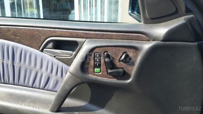 Mercedes E 280 1999, 241,100 km - 0.3 l - Bərdə