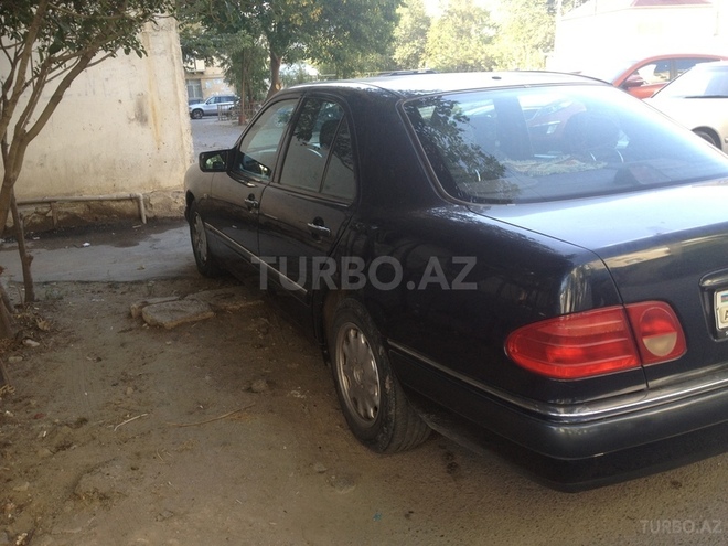 Mercedes E 240 1997, 270,000 km - 2.4 l - Bakı