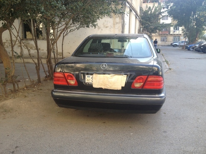 Mercedes E 240 1997, 270,000 km - 2.4 l - Bakı