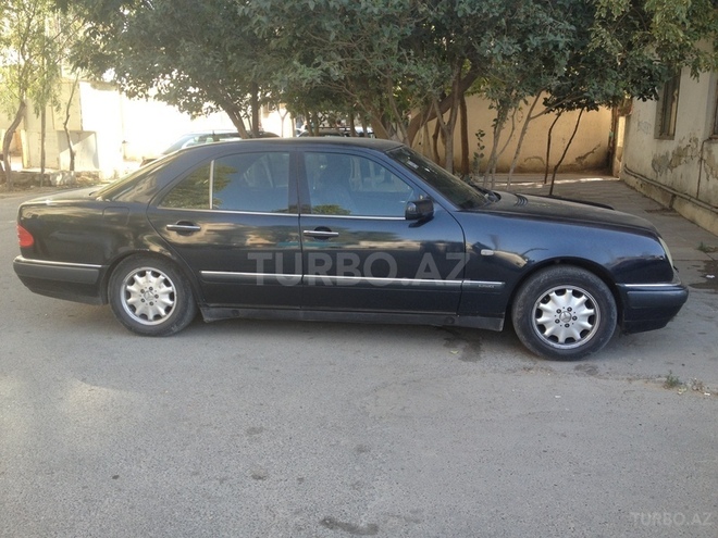 Mercedes E 240 1997, 270,000 km - 2.4 l - Bakı