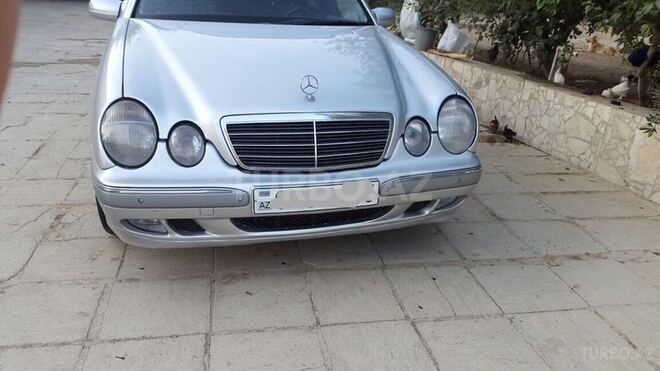Mercedes E 220 2001, 296,000 km - 2.2 l - Bakı
