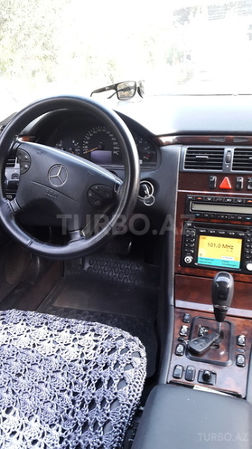 Mercedes E 220 2001, 296,000 km - 2.2 l - Bakı