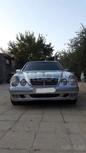 Mercedes E 220 2001, 296,000 km - 2.2 l - Bakı