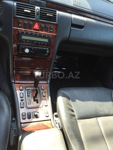 Mercedes E 220 1999, 279,637 km - 2.2 l - Bərdə