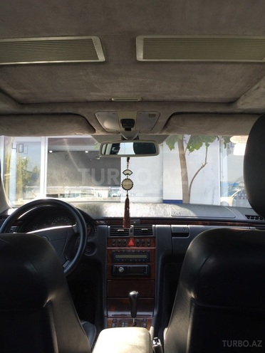 Mercedes E 220 1999, 279,637 km - 2.2 l - Bərdə