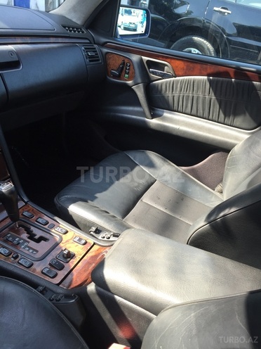 Mercedes E 220 1999, 279,637 km - 2.2 l - Bərdə