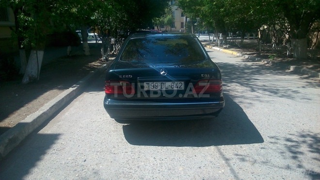 Mercedes E 220 2000, 238,600 km - 2.2 l - Sumqayıt
