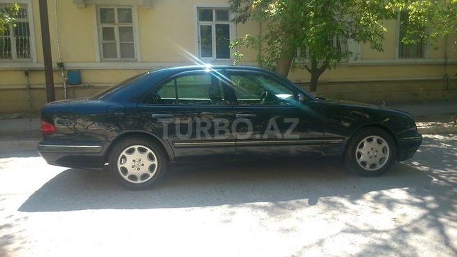 Mercedes E 220 2000, 238,600 km - 2.2 l - Sumqayıt