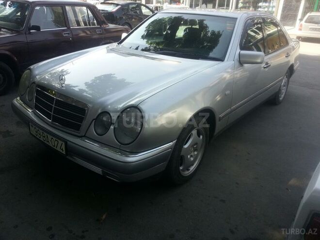 Mercedes E 240 1998, 289,100 km - 2.4 l - Qax