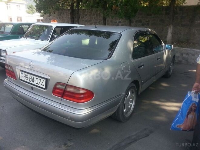 Mercedes E 240 1998, 289,100 km - 2.4 l - Qax